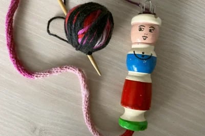 frau-richstein-strickliesl